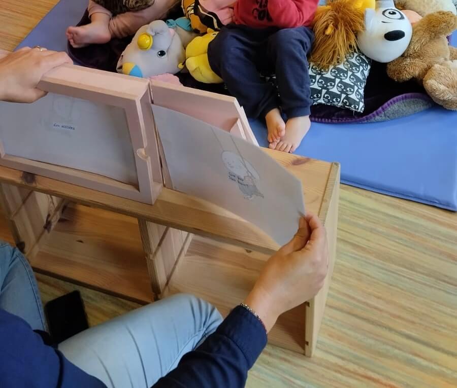 Kamishibai 2024 -Activités - GDM Séance de lecture de kamishibai pour les enfants de Graines de Malice