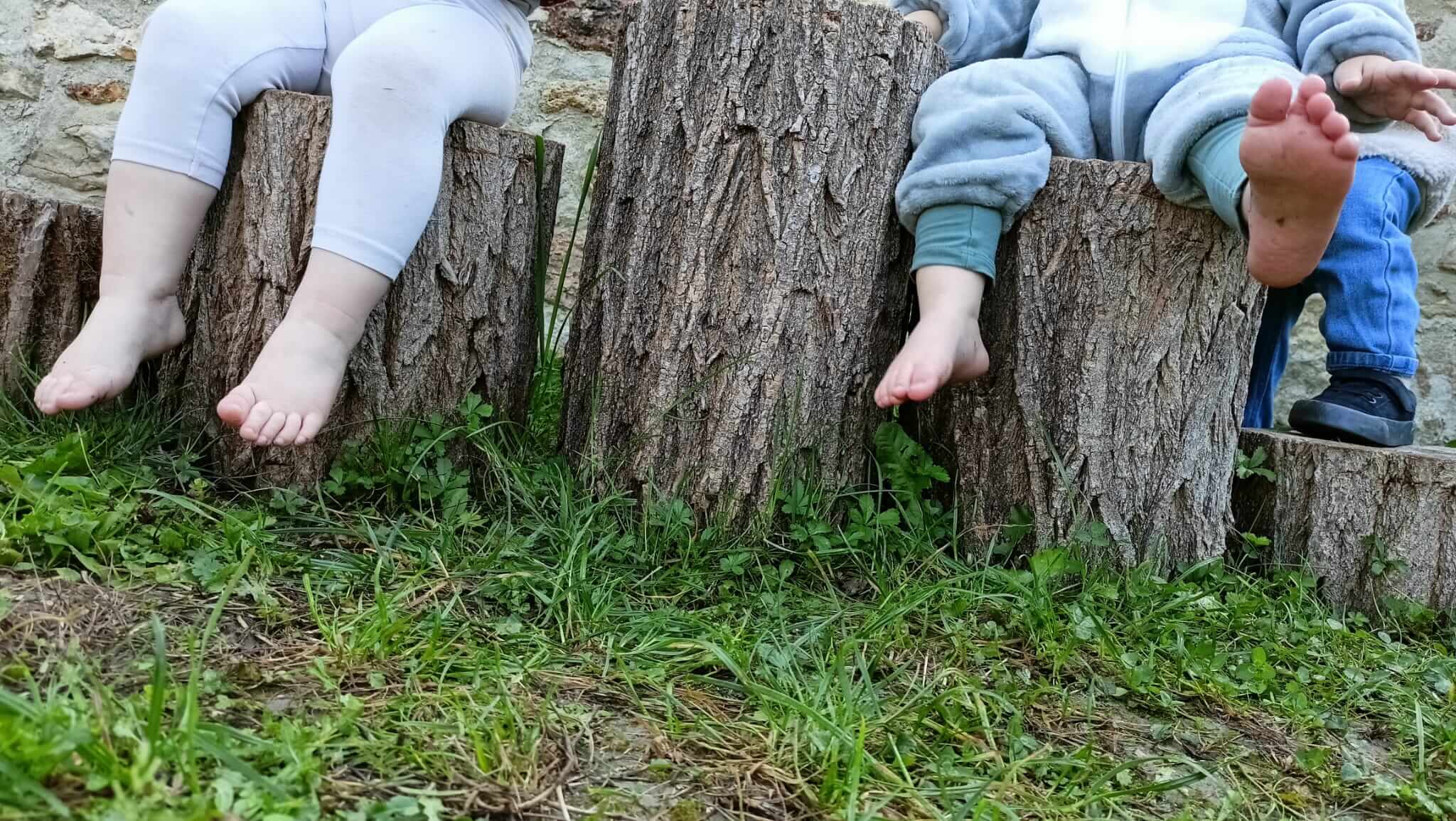 Pieds nus 2025 - Dehors - GDL Les pieds nus des enfants dehors